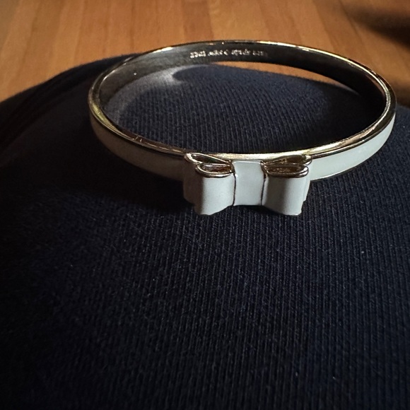 Kate Spade New York CREAM IVORY TAKE A BOW Gold CLASSIC Bangle Ribbon Bracelet - Picture 3 of 8
